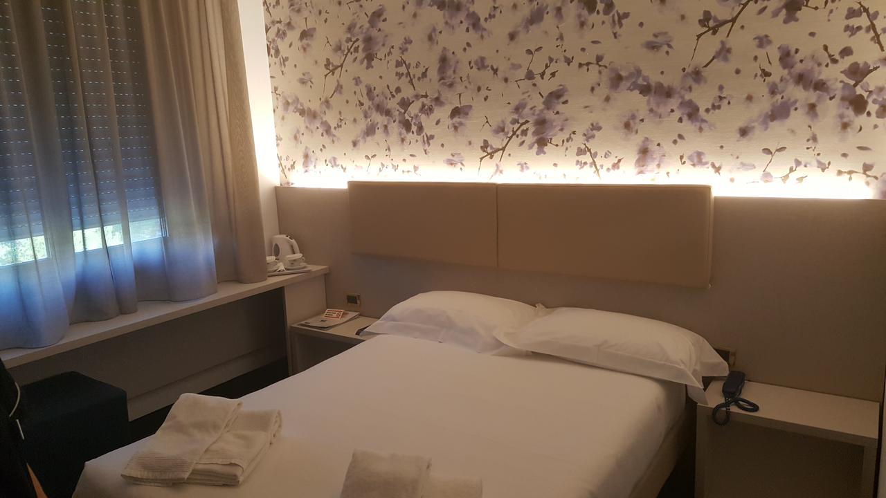 Hotel Augustus Fano Dış mekan fotoğraf